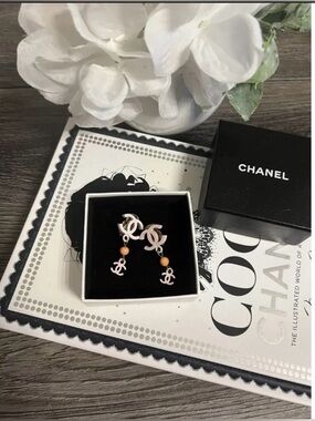 CHANEL Pink and Orange Interlocking CC Drop Earrings -EUC-